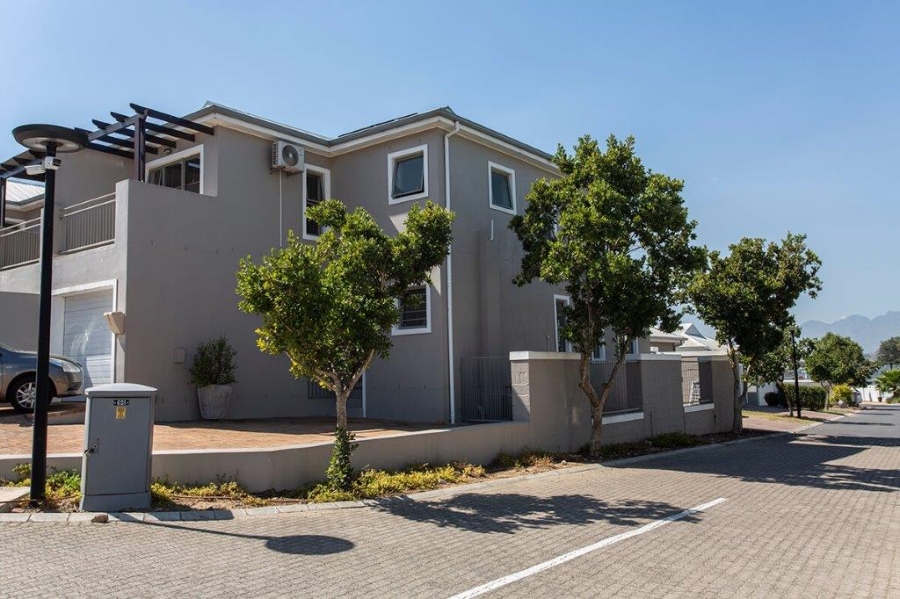 3 Bedroom Property for Sale in Protea Heights Western Cape